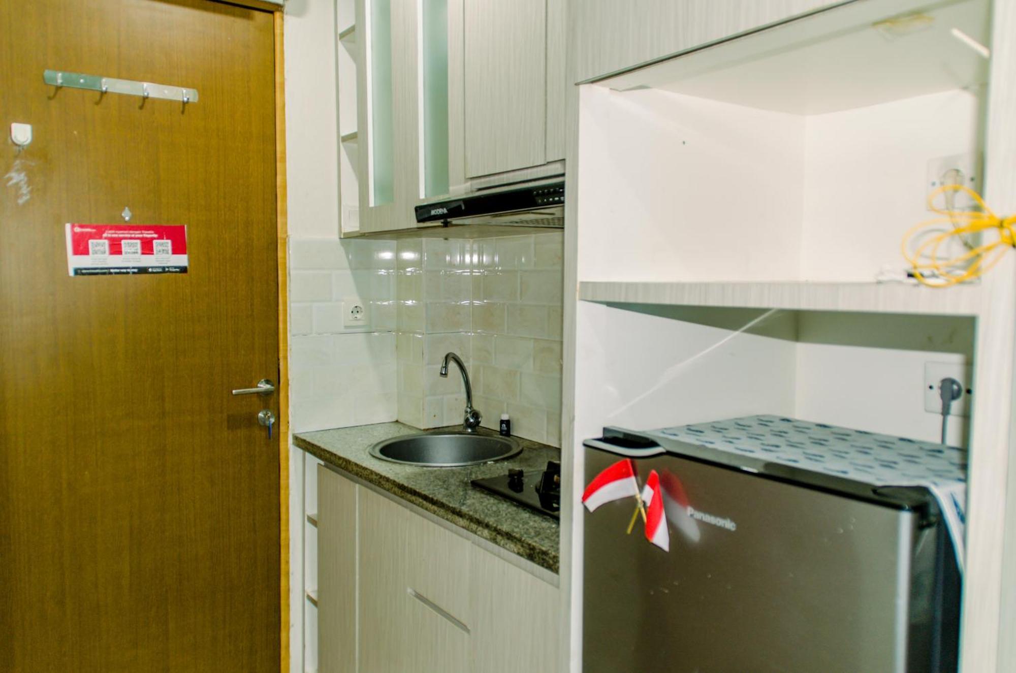 Apartment Homey And Warm At Tifolia By Travelio *
