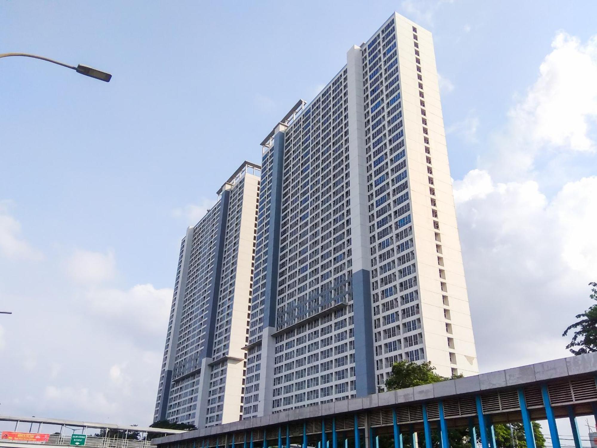 Homey And Warm At Tifolia By Travelio Apartment Jakarta